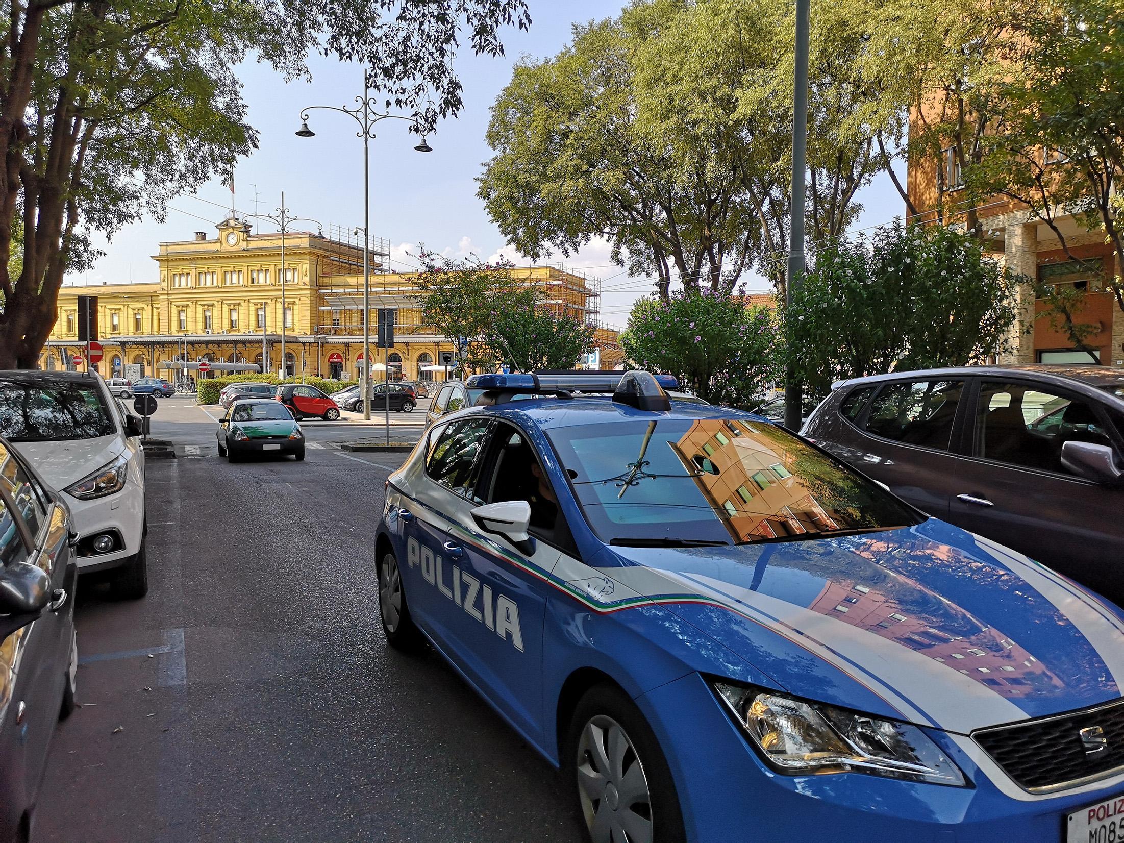Modena, l'appello di commercianti e poliziotti: «Servono subito più agenti» 