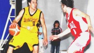 Il play-guardia Juan Pablo Crudeli in azione
