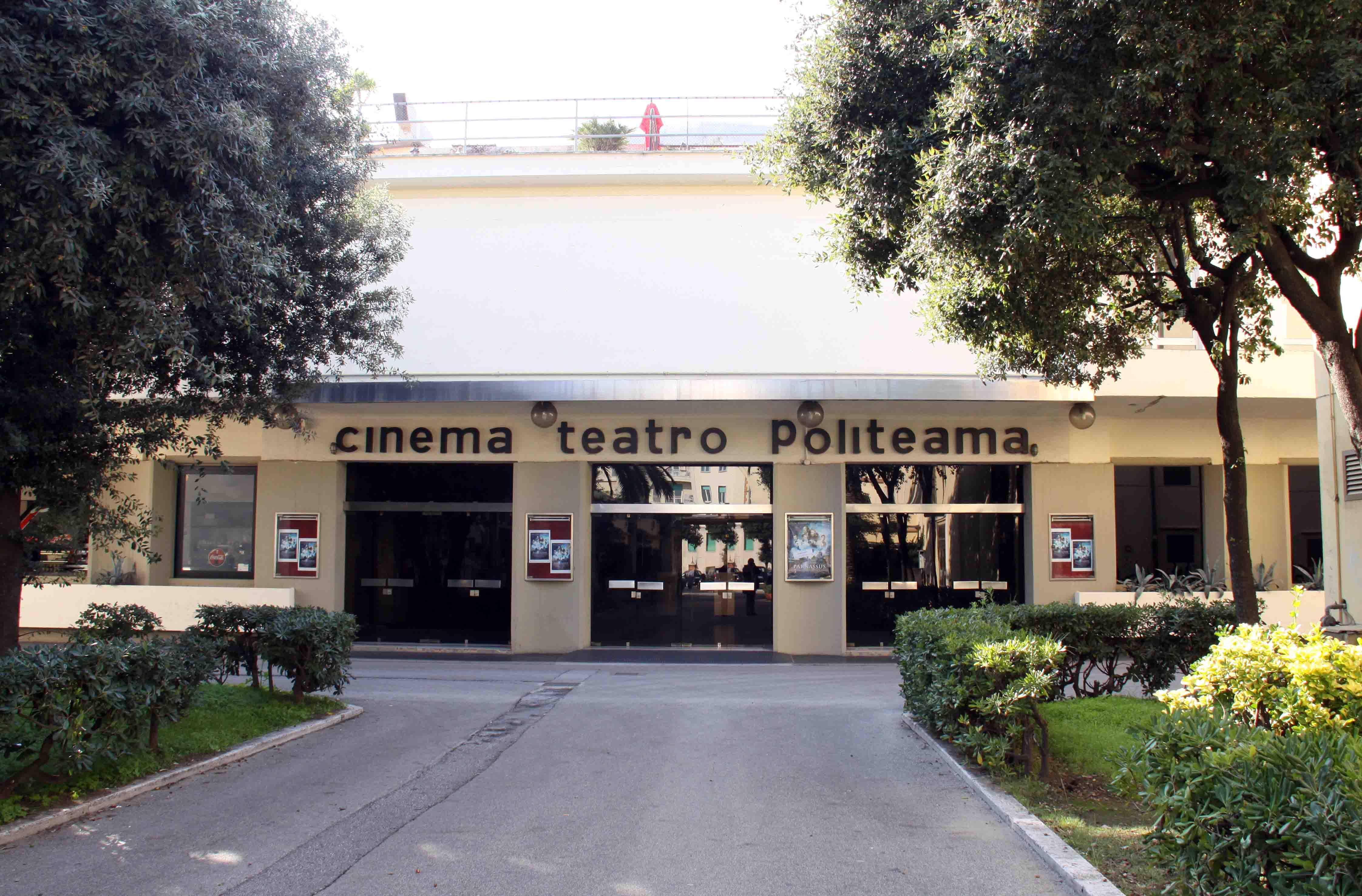 L'ingresso del teatro Politeama