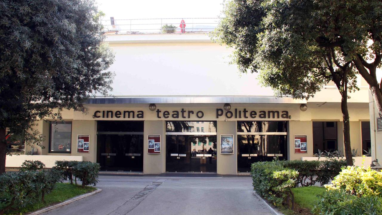 L'ingresso del teatro Politeama