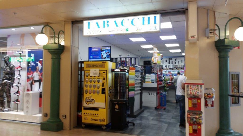 Olbia, tabaccai sul lastrico dopo i furti di madre e figlia