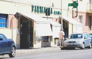 Farmacista mette in fuga i ladri