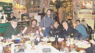 Leonardo Pieraccioni, protagonista nel film I Laureati di una scena in cui gli amici “fanno il vento” a tavola con Guccini, Conti e Panariello