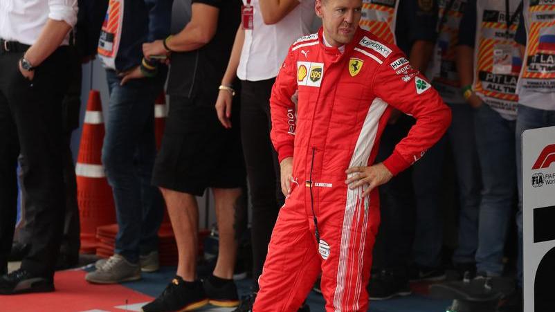 Hamilton vince con... l’aiutino Vettel sempre più staccato