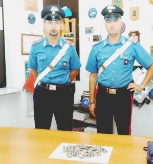 Fugge durante un controlloma viene preso con la droga