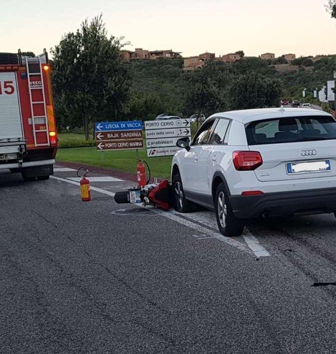 Scontro frontale tra auto e moto