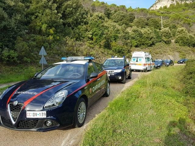 Perde il controllo dell'auto e finisce nella scarpata: muore un 29enne