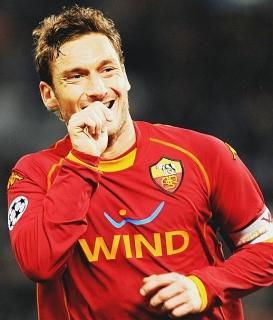 <strong>PUPONE</strong>. A destra Totti al centro Manitta a sinistra Scalone