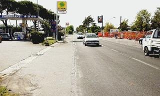 Il luogo in cui è avvenuto l’incidente ieri mattina in via Lucchese aall’altezza del distributore Beyfin