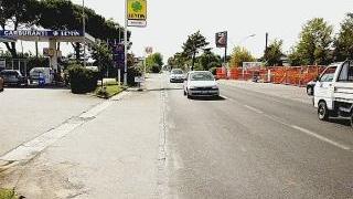 Il luogo in cui è avvenuto l’incidente ieri mattina in via Lucchese aall’altezza del distributore Beyfin