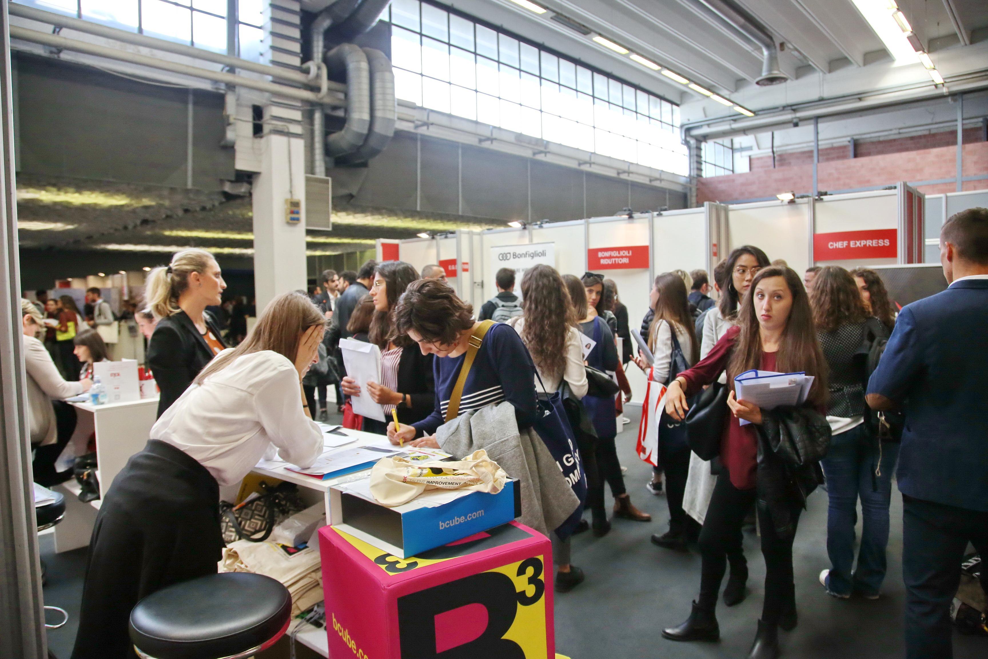 Con il curriculum tra gli stand di Modena a caccia del posto di lavoro 