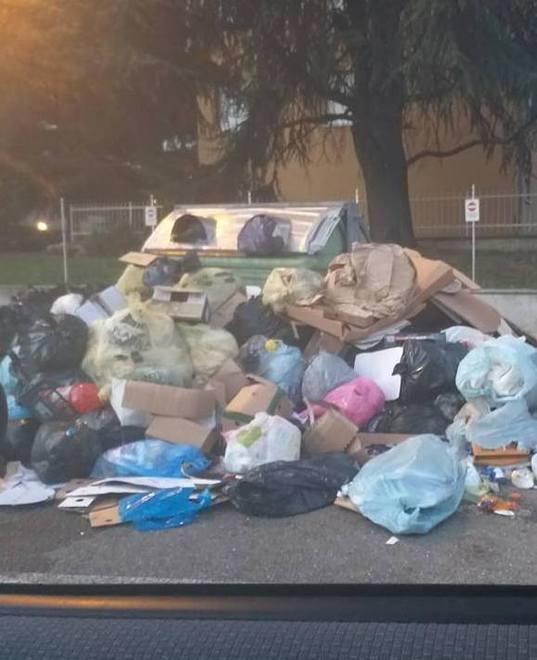 Rifiuti abbandonati «Stiamo multando» 