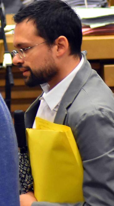 Picchia in casa il padre e lo manda all’ospedale 
