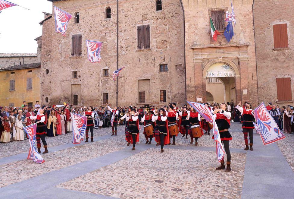 Folla-record in centro storico per il Palio dell’Angelica 