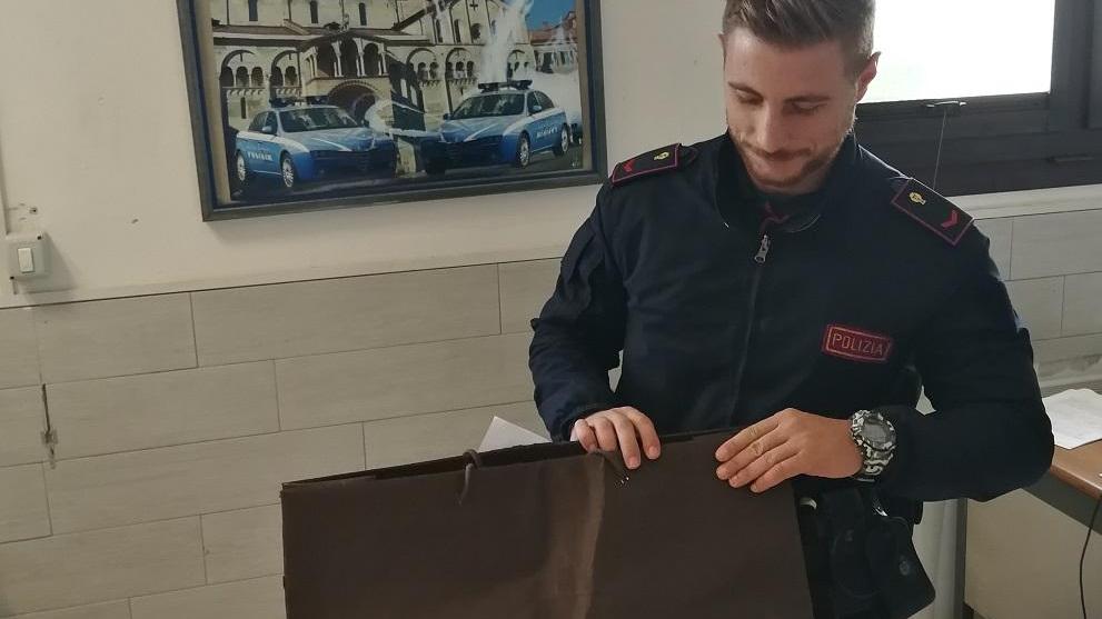 Ruba oltre 1200 euro di vestiti al Grandemilia, arrestato