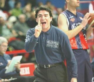 L’ex coach Alex Finelli incrocerà i rossoblù alla guida della Fortitudo