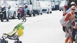 «Asfalto liscio, denuncio il Comune»