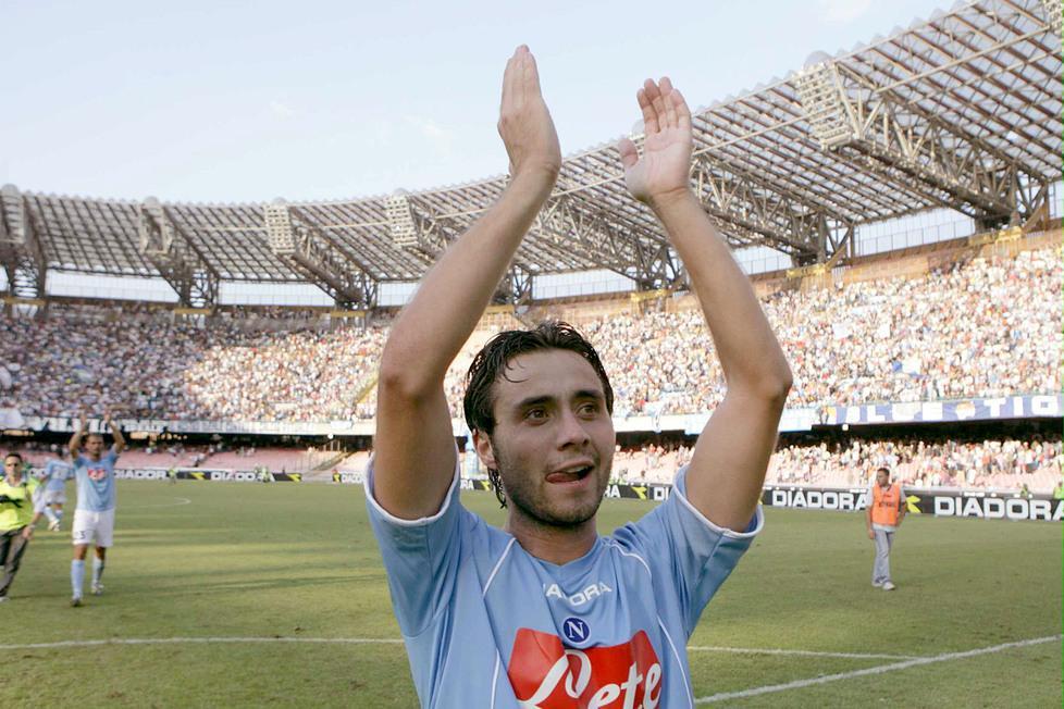 De Zerbi saluta la curva del San Paolo