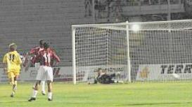 Il rigore del momentaneo 0-1 trasformato da Bigazzi