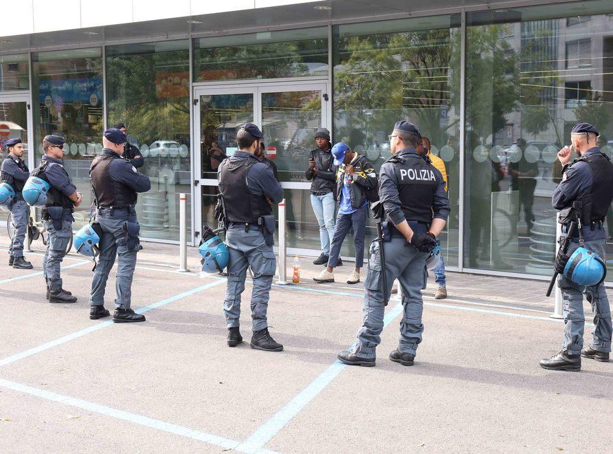 Tra gli stranieri espulsi dopo i controlli a tappeto anche il ladro dei saloni 