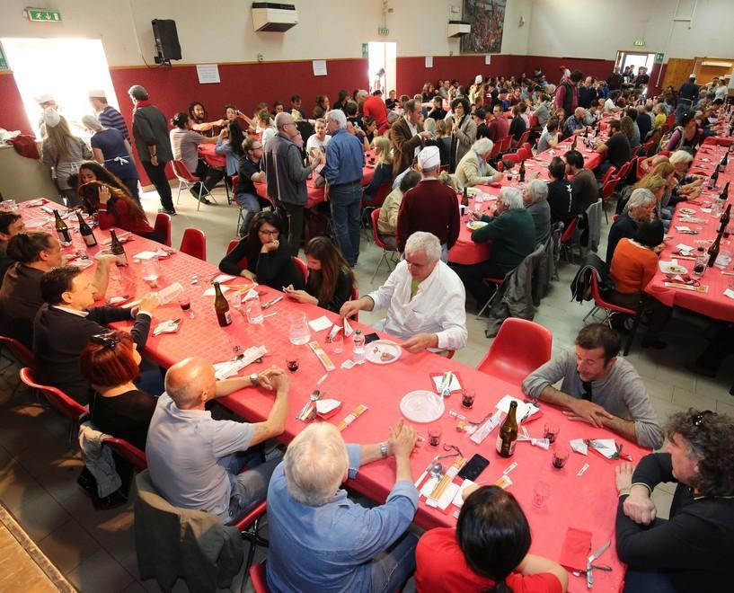 Tornano le Cucine del Popolo, e l’accoglienza è servita 