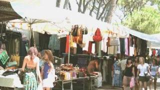 Via vai al mercatino di Castiglioncello: meta turistica ricercata