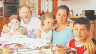 Alfredo Bani insieme alla sua famiglia
