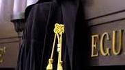 Fugge con le gemelle di 4 anni madre finisce davanti al giudice