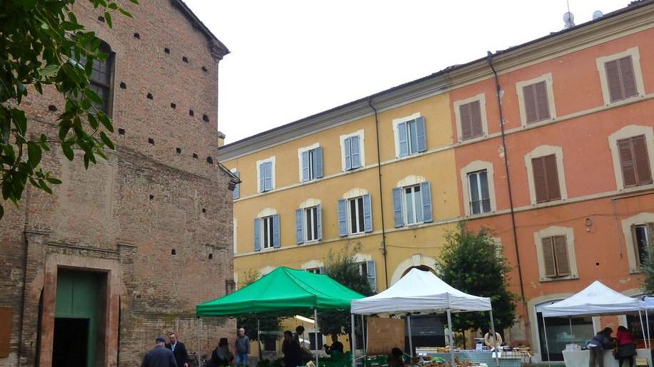 Un mercato bio alla Pomposa. Stand contadini al parco Ferrari