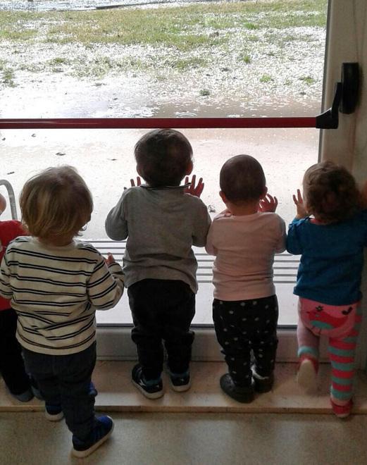 «Tata picchia i bimbi» In aula mamme contro la maestra dell’asilo 