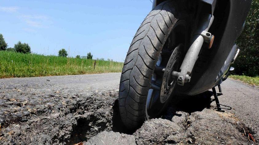 Via Bigi, nuovo asfalto dopo anni di attesa