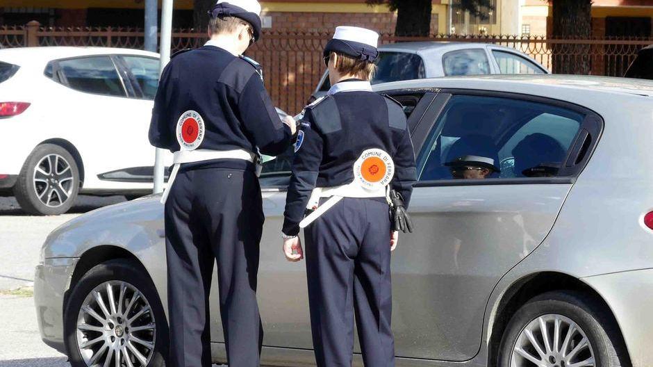 Norme antismog, la protesta delle aziende senza deroga: «Per lavorare rischiamo la patente»