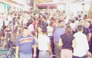 Domenica strade chiuse e città in festa fino all'alba