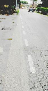 Asfalto dissestato in via di Tiglio (Vip)