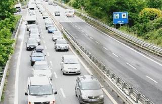 Traffico sostenuto anche ieri sulla Variante tra il casello dell’A12 e Palazzi