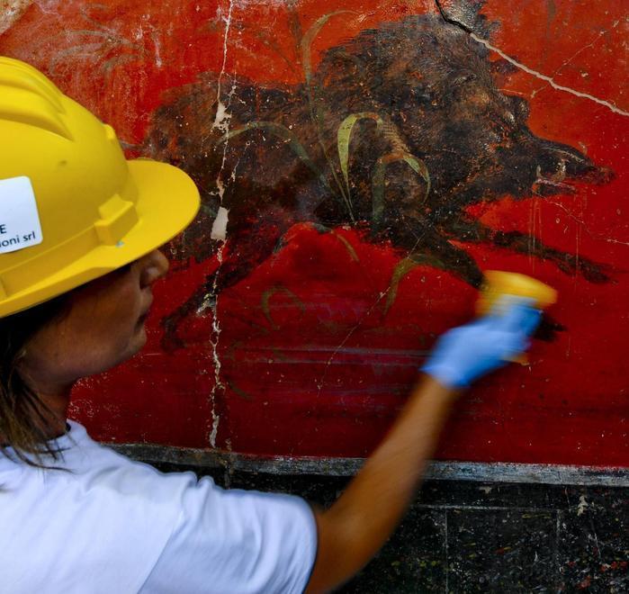 Pompei, un larario è il nuovo tesoro Il mistero di un giardino incantato
