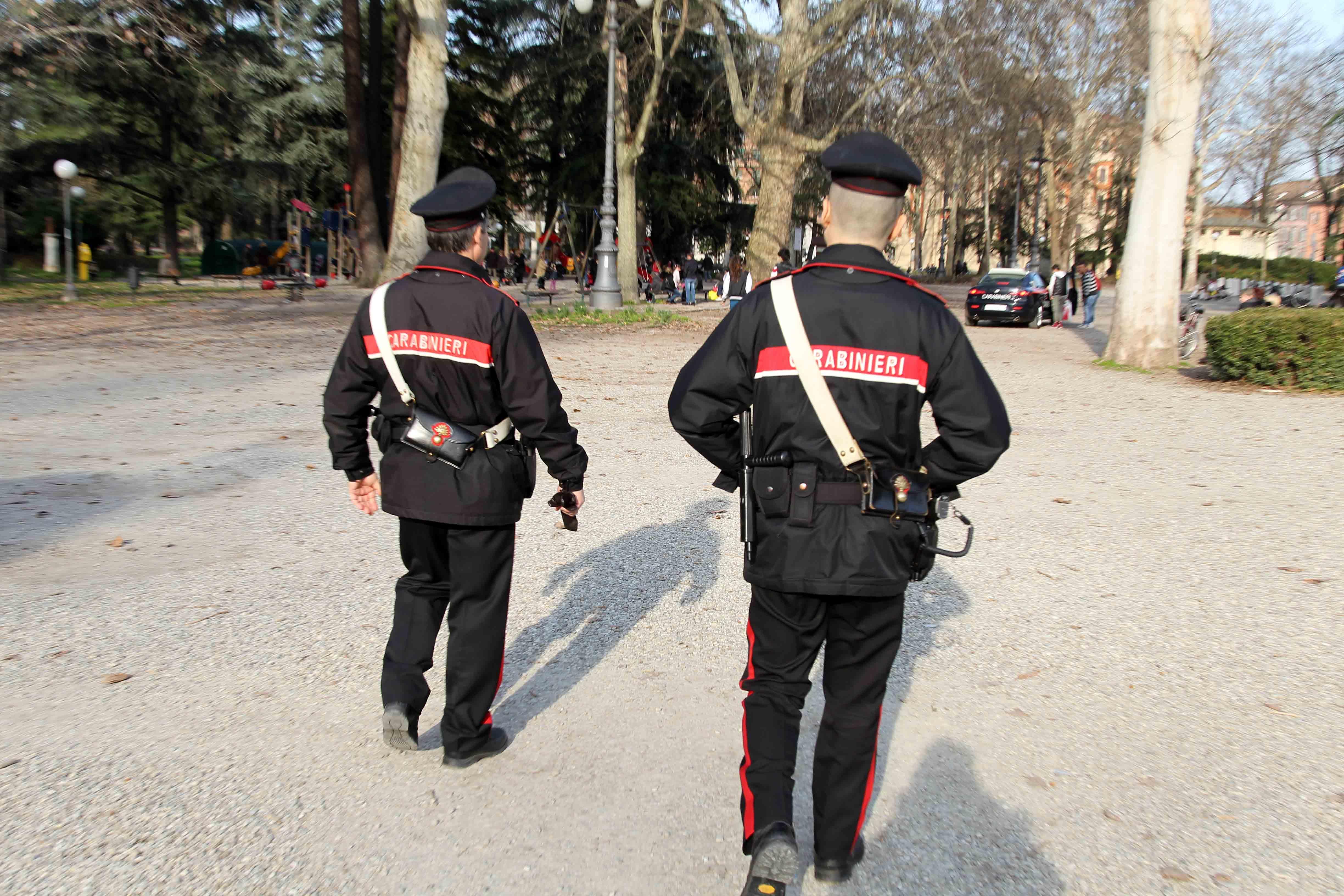 Reggio Emilia, droga nascosta nel succo di frutta: denunciato uno studente