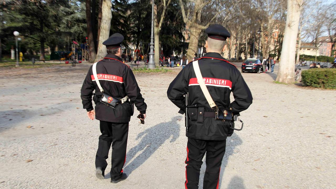 Reggio Emilia, droga nascosta nel succo di frutta: denunciato uno studente