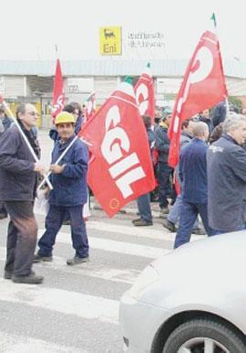 Raffineria in venditaRimangono in corsa solo due pretendenti