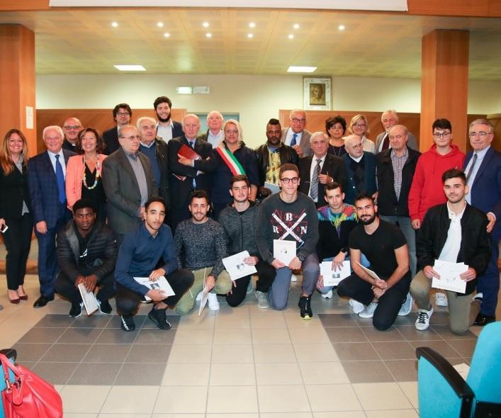Dieci ragazzi premiati con la borsa di studio “Don Dorino Conte” 