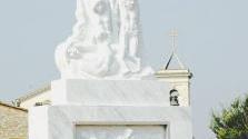 L’ex Presidente Ciampi davanti al monumento di Castelmartini