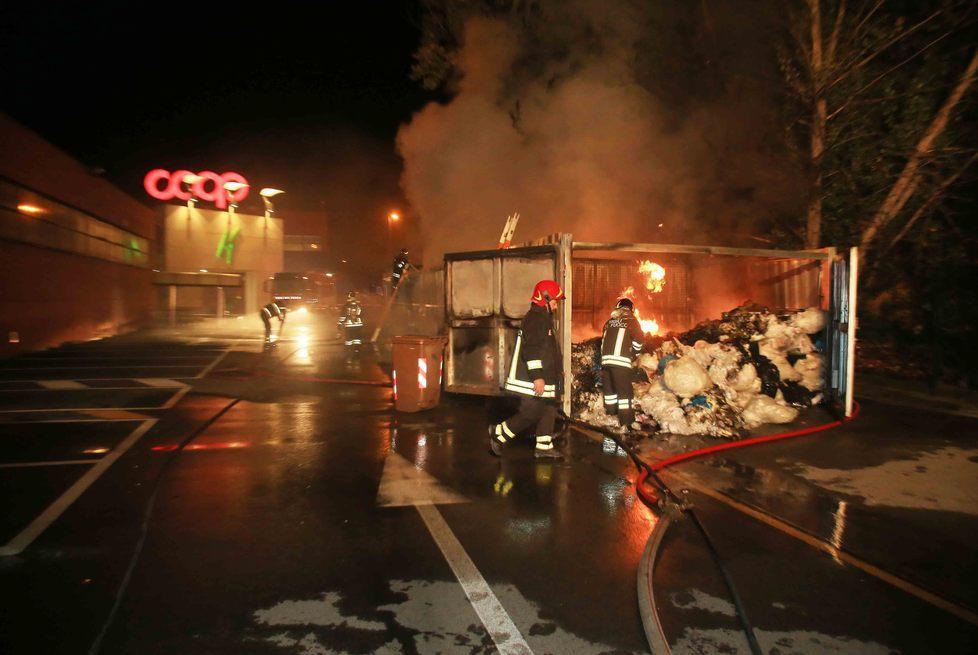 Container in fiamme Trovata e denunciata la coppia di piromani 