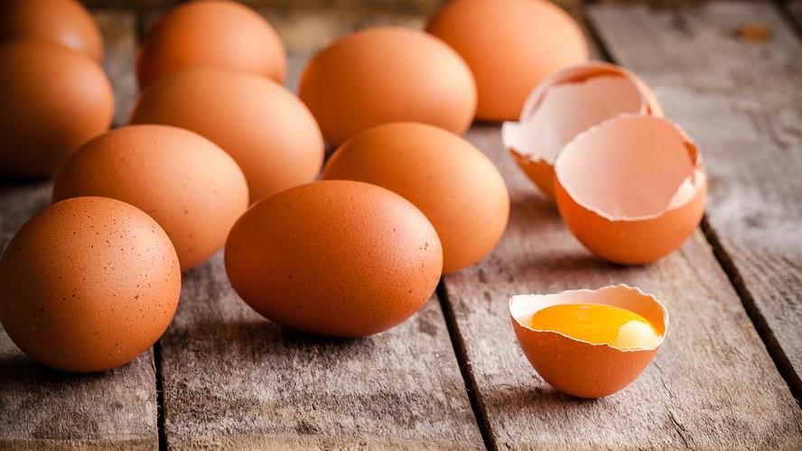 in cucina con la nonna: Le uova della rezdora