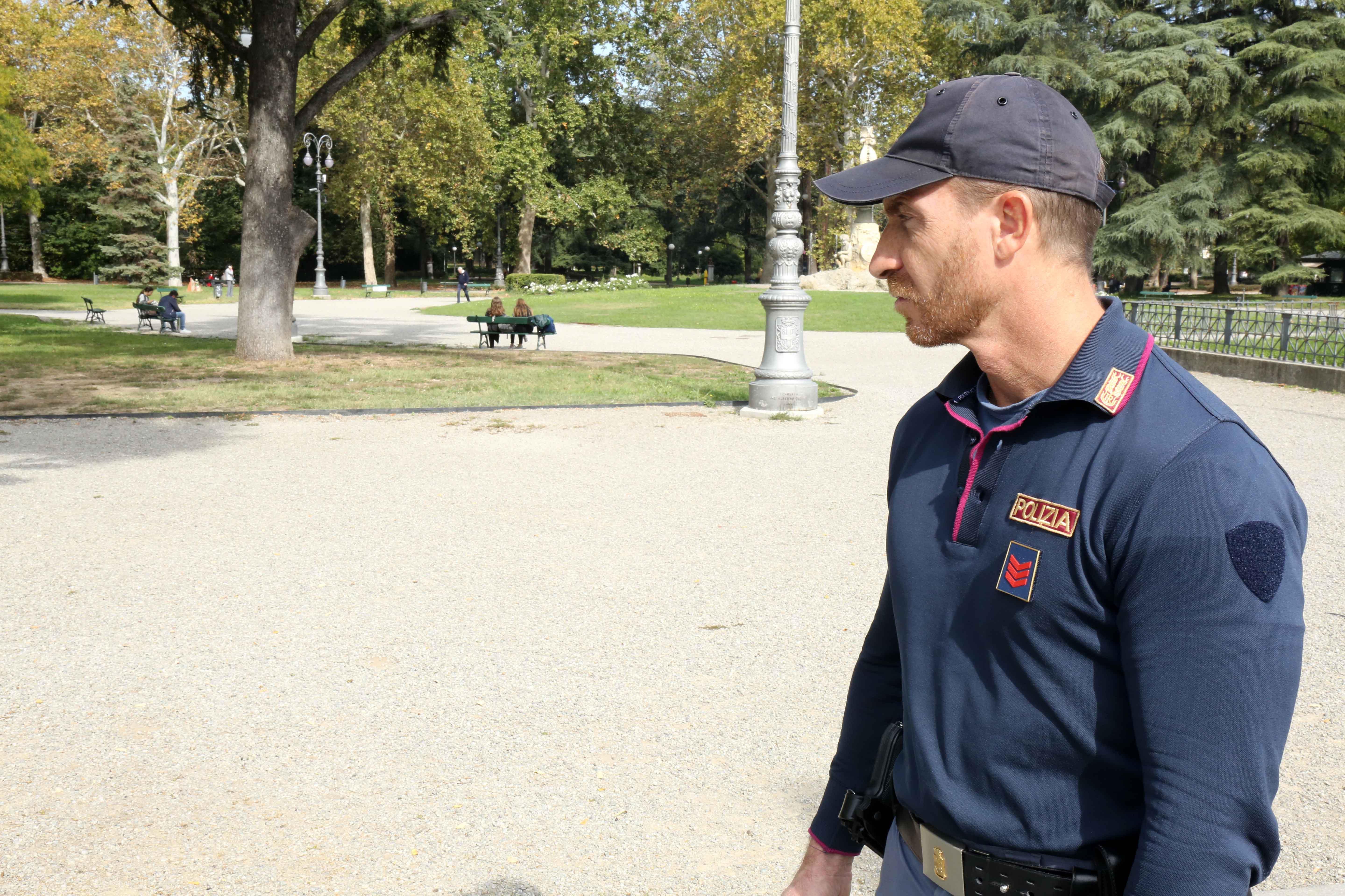 Reggio Emilia, picchia e minaccia la ex compagna: arrestato stalker clandestino