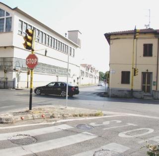 In alto l’incrocio tra via Cava e via Fossi sopra un grave incidente lungo via Cava