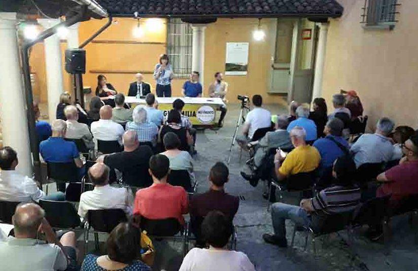 Rifiuti, la ricetta del M5s «Porta a porta mattutino nelle zone della movida» 