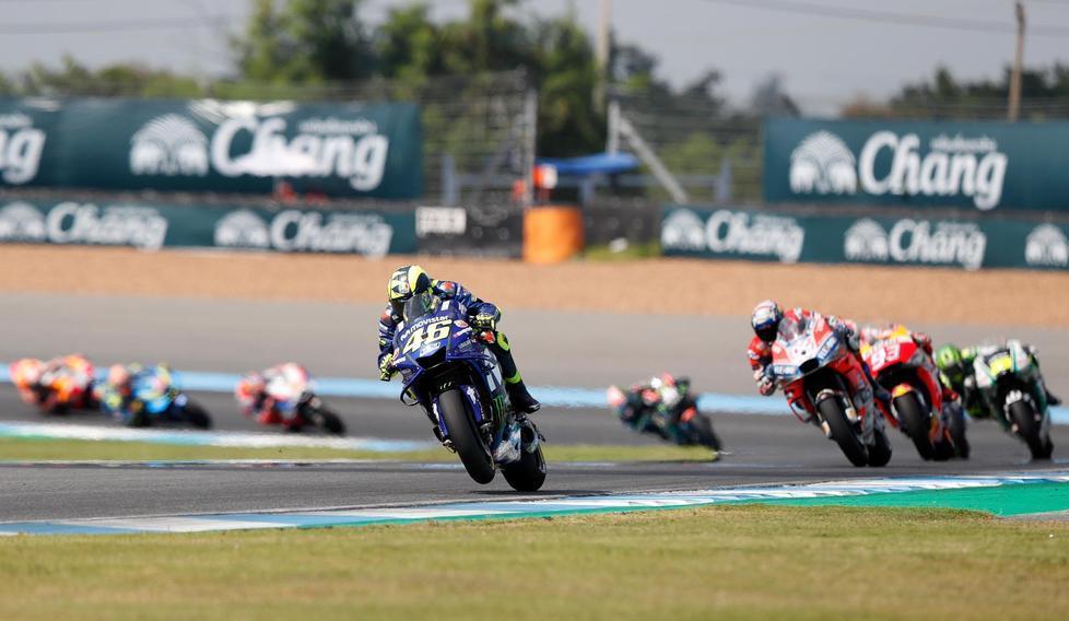 Rossi torna super per 10 giri Poi è ancora Marquez-Dovi L’italiano beffato nel finale 