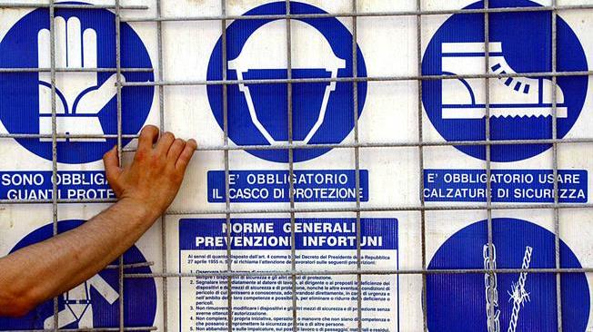 Esplode un silo a Reggio Emilia, muore un operaio sassarese di 42 anni 