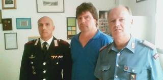 Aigner Fuanz, al centro, con i carabinieri