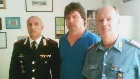Aigner Fuanz, al centro, con i carabinieri